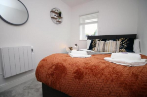 Spacious 2 Bedroom Apartment with Free parking
